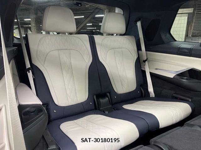 Bmw X7 2022-05 7249968-11