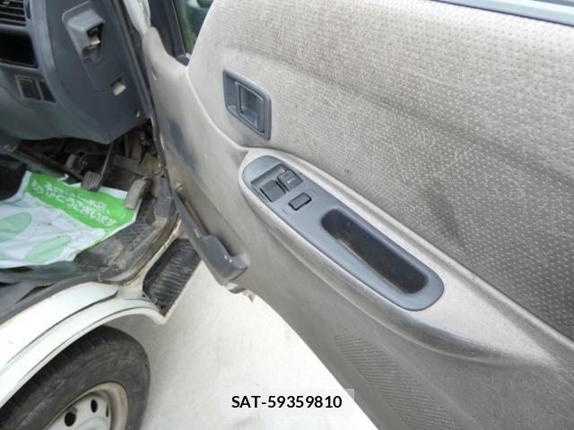 Mazda BONGO TRUCK 2005-01 7215629-5