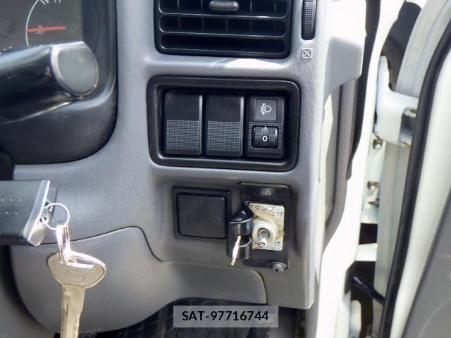 Mazda BONGO TRUCK 2018-05 8229101-16