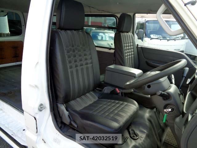 Mazda BONGO VAN 2017-03 1264294-4
