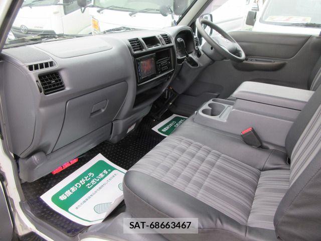 Mazda BONGO VAN 2018-04 8098359-14