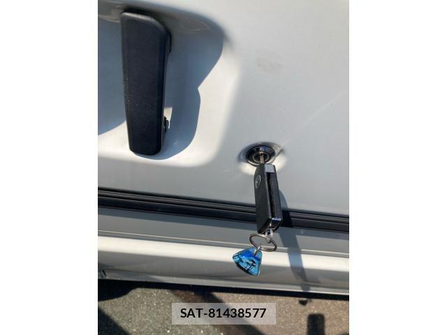 Mazda BONGO VAN 2017-07 8244754-21
