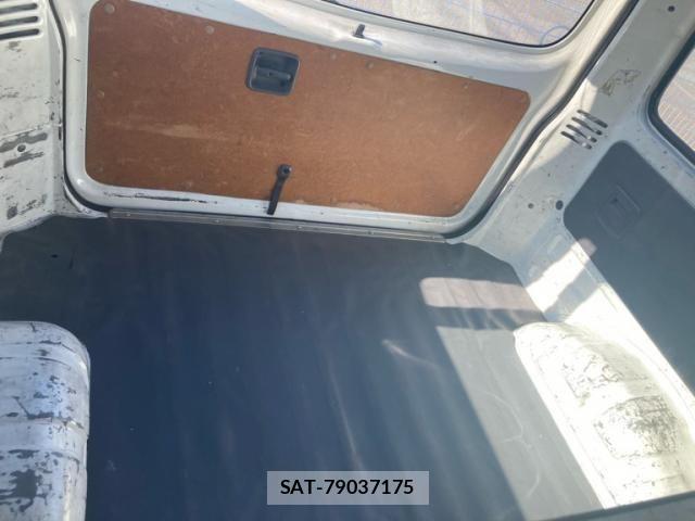 Mazda BONGO VAN 2017-06 8365010-9