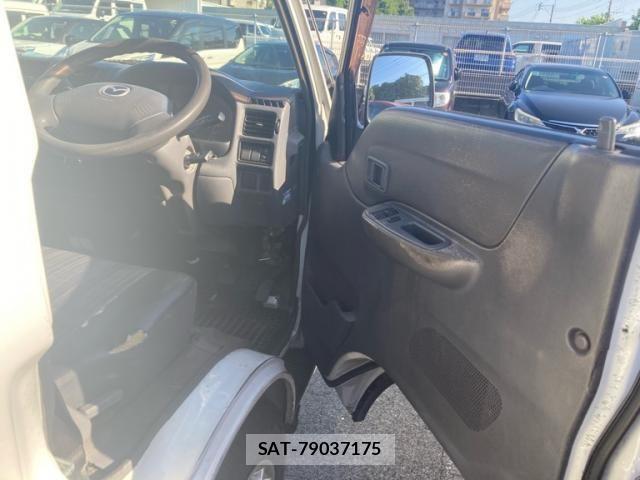 Mazda BONGO VAN 2017-06 8365010-11