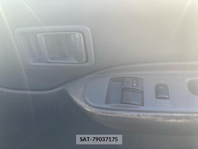 Mazda BONGO VAN 2017-06 8365010-12