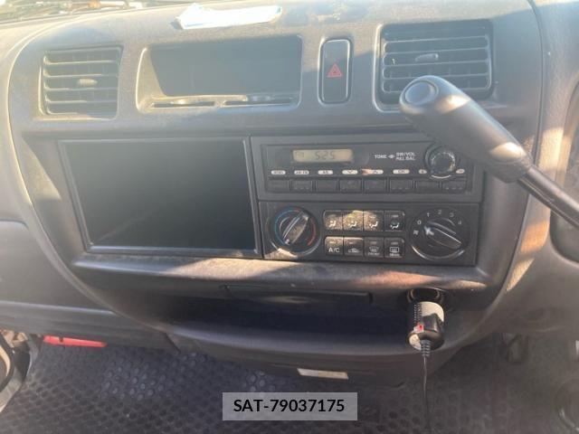 Mazda BONGO VAN 2017-06 8365010-18
