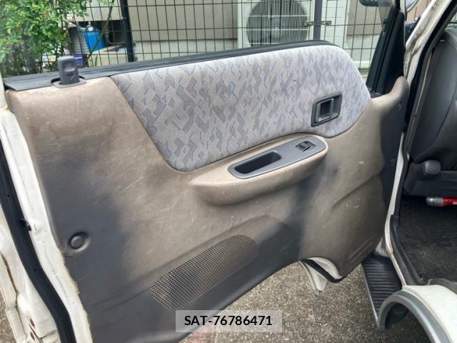 Mazda BONGO VAN 2006-09 6902886-8