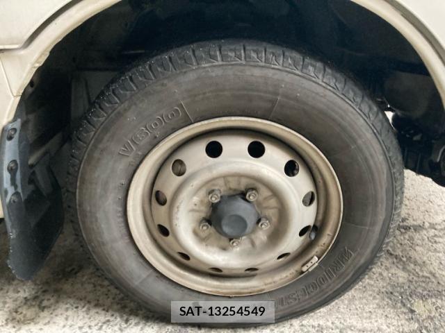 Mazda BONGO VAN 2007-05 7215637-3