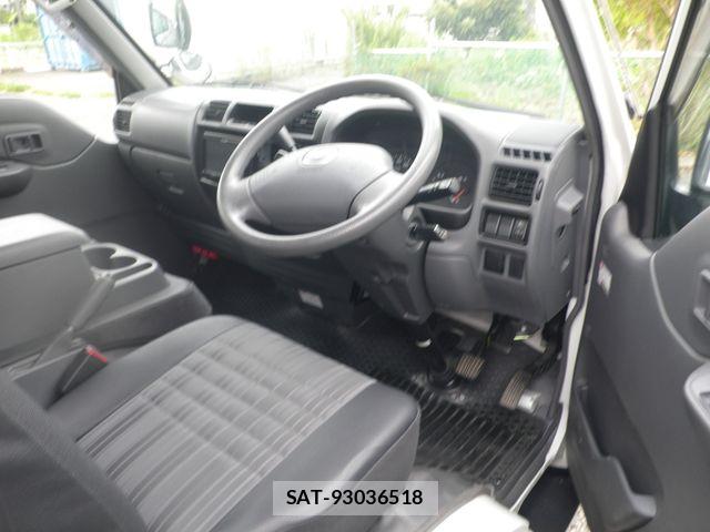 Mazda BONGO VAN 2018-05 8073141-2