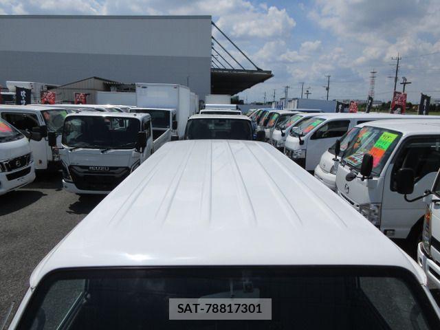 Mazda BONGO VAN 2012-09 8457119-9