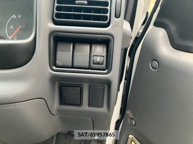Mazda BONGO VAN 2011-07 8685258-18