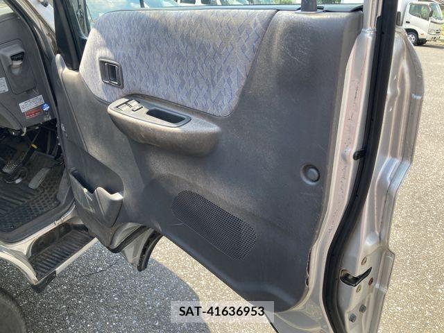 Mazda BONGO VAN 2009-02 1305603-9