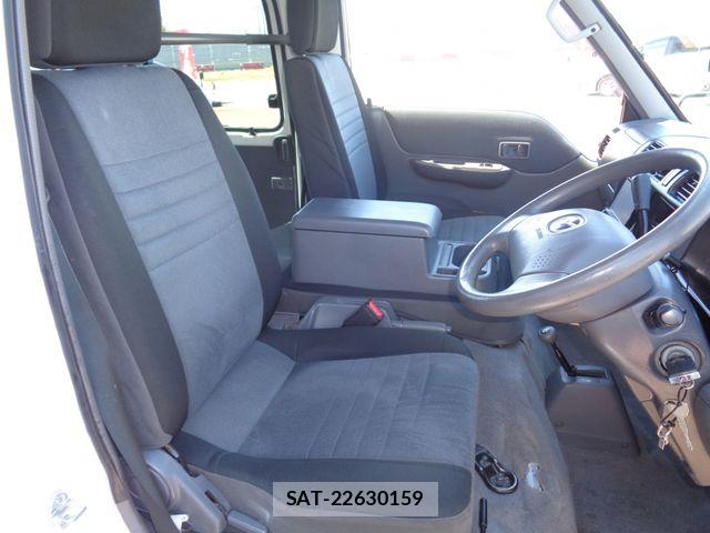 Mazda BONGO VAN 2017-03 6670646-20