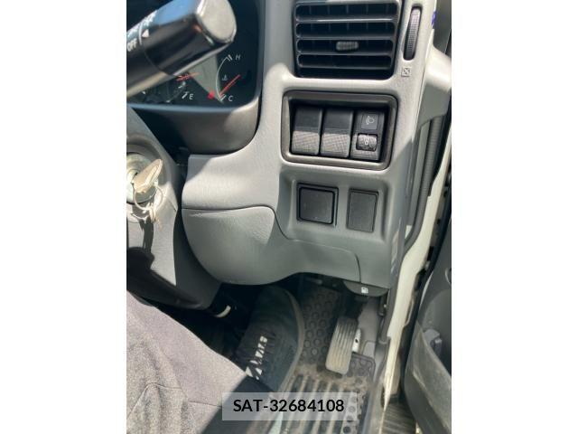 Mazda BONGO VAN 2018-09 7391548-9
