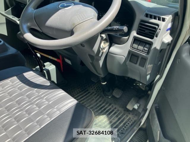 Mazda BONGO VAN 2018-09 7391548-16