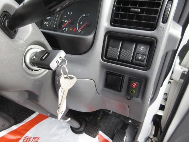 Mazda BONGO VAN 2019-03 7709917-13
