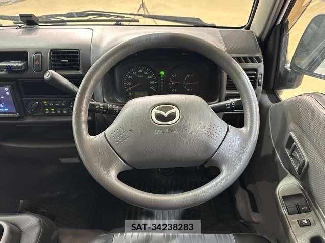 Mazda BONGO VAN 2018-04 7271658-9