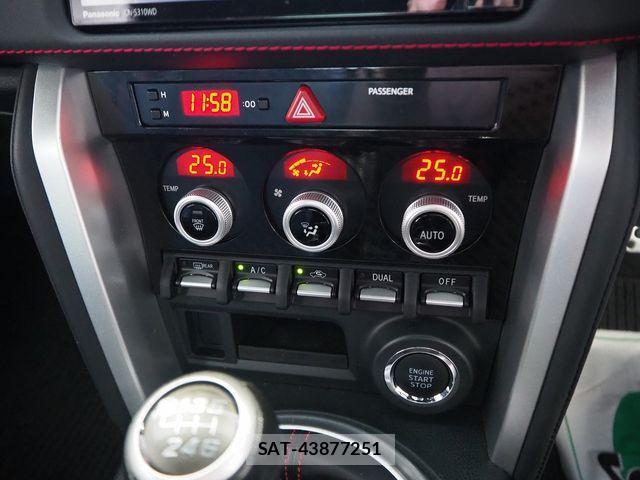 Subaru BRZ 2017-08 3766111-15