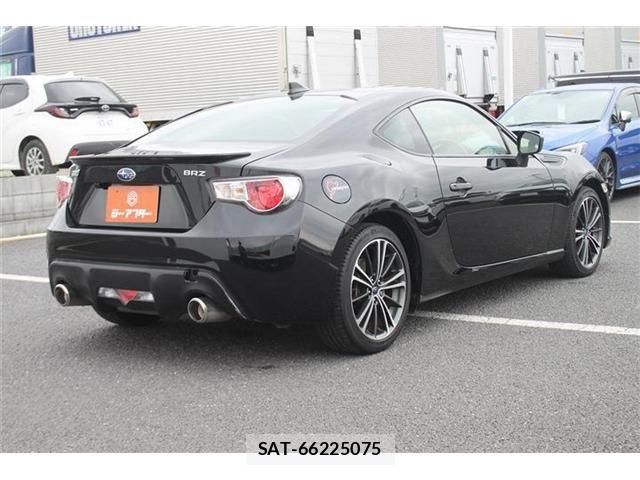 Subaru BRZ 2015-08 6670660-13