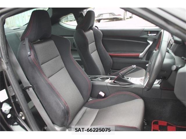 Subaru BRZ 2015-08 6670660-21