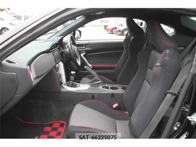Subaru BRZ 2015-08 6670660-24