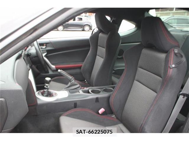 Subaru BRZ 2015-08 6670660-25