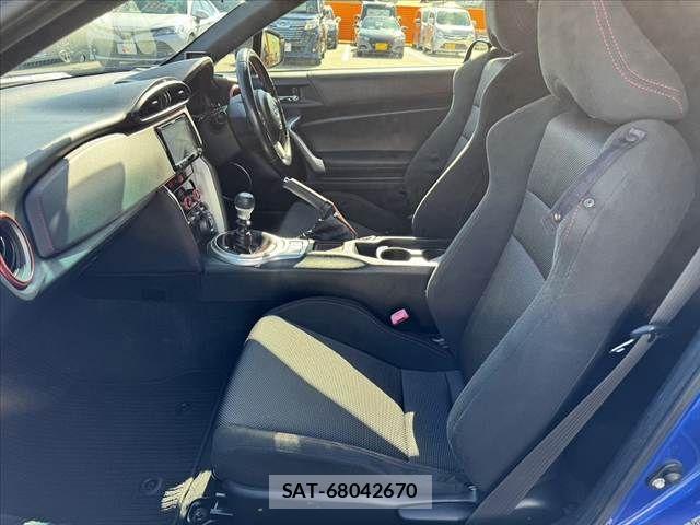 Subaru BRZ 2017-05 6683708-16