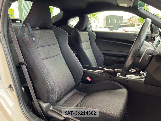 Subaru BRZ 2013-01 6814112-6