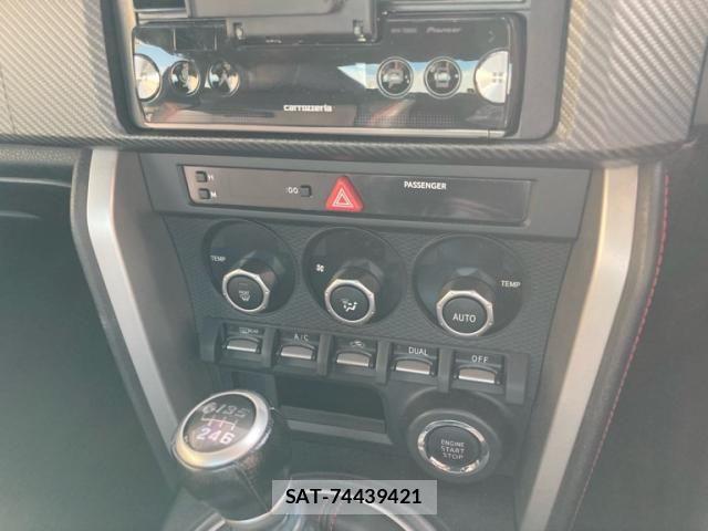 Subaru BRZ 2014-08 8229107-16