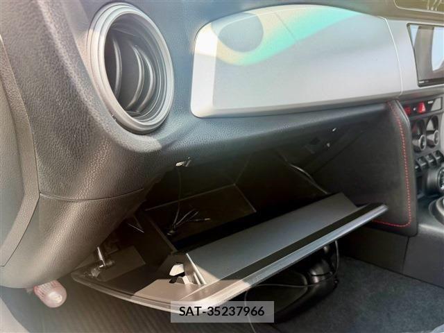 Subaru BRZ 2012-07 8335156-19