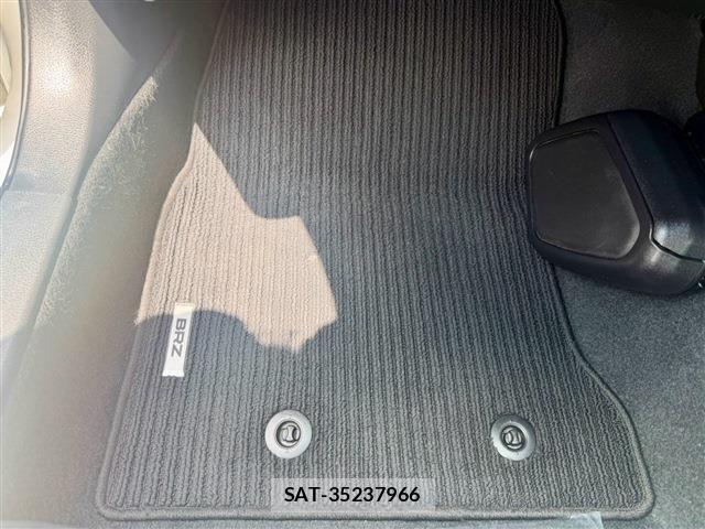 Subaru BRZ 2012-07 8335156-20