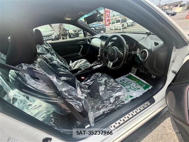 Subaru BRZ 2012-07 8335156-21