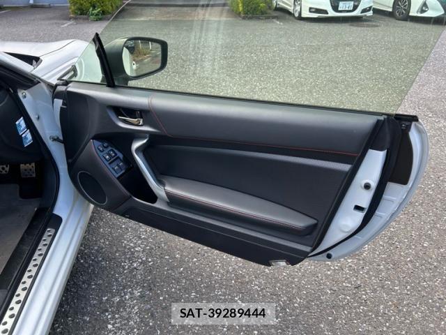 Subaru BRZ 2017-05 8485130-7