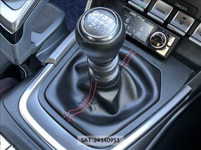 Subaru BRZ 2021-11 8485128-9