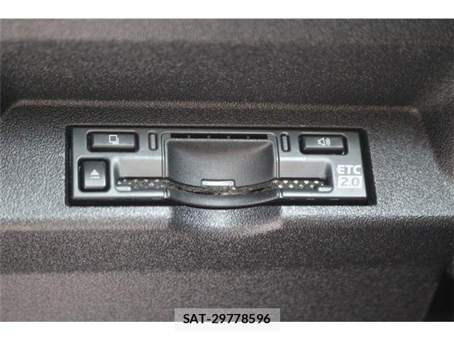 Toyota bZ4X 2023-08 6991242-8