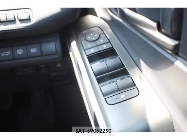 Toyota bZ4X 2025-11 7978695-6