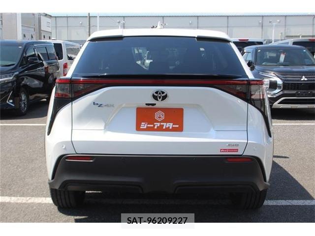 Toyota bZ4X 2023-12 7978696-9