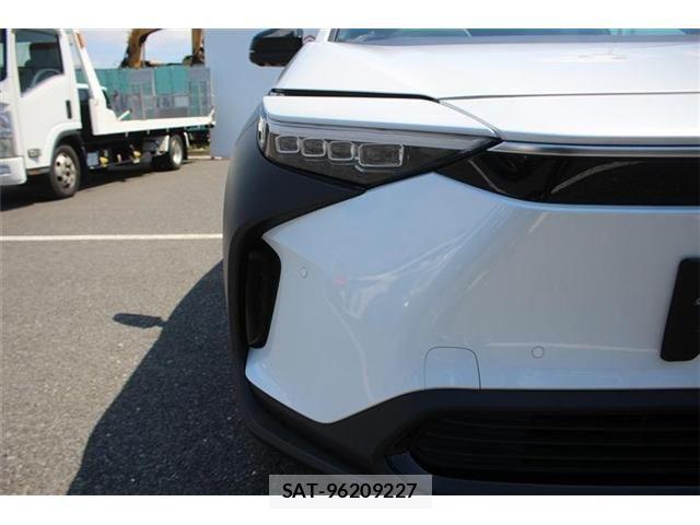 Toyota bZ4X 2023-12 7978696-12