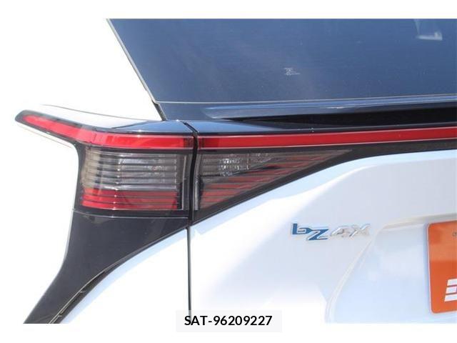 Toyota bZ4X 2023-12 7978696-14