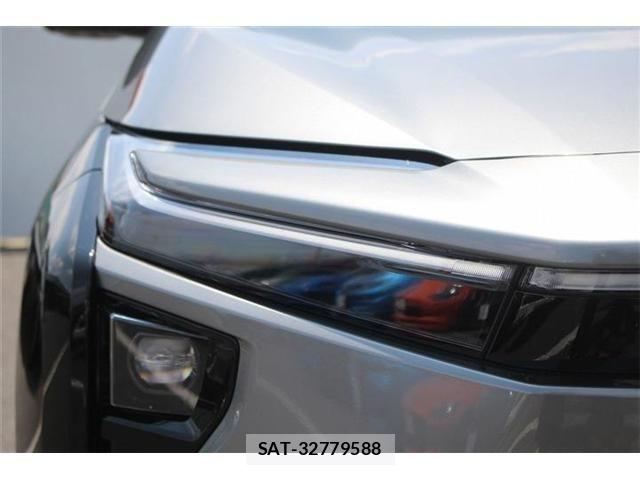 Toyota bZ4X 2025-10 8206724-13