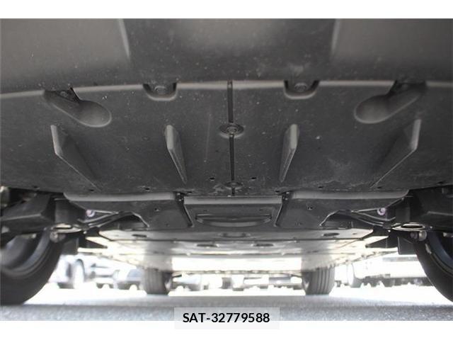 Toyota bZ4X 2025-10 8206724-16