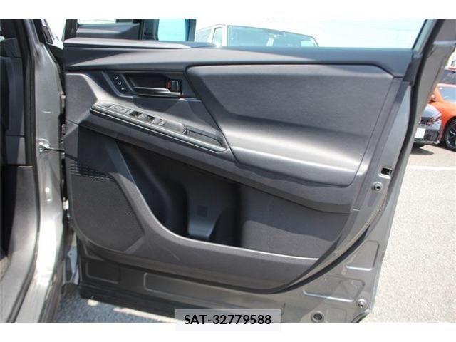 Toyota bZ4X 2025-10 8206724-17