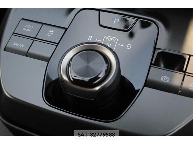 Toyota bZ4X 2025-10 8206724-22
