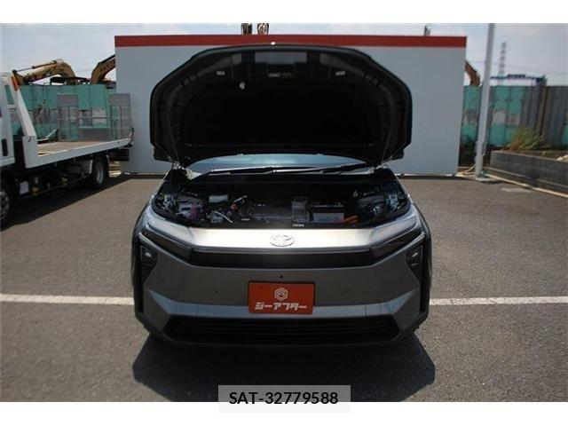 Toyota bZ4X 2025-10 8206724-29