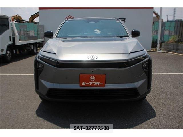Toyota bZ4X 2025-10 8206724-6