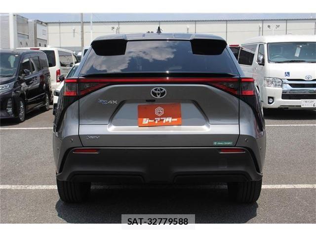Toyota bZ4X 2025-10 8206724-8