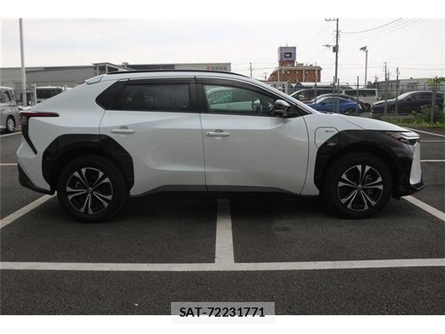 Toyota bZ4X 2024-06 8561345-13