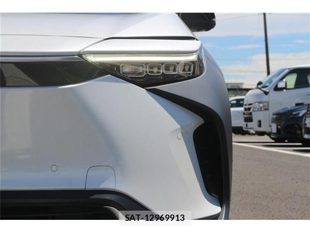 Toyota bZ4X 2022-12 8658294-10