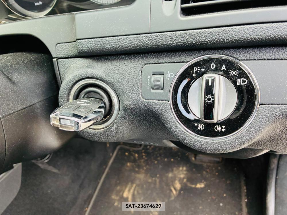 Mercedes Benz C-CLASS 2010-02 8351359-16
