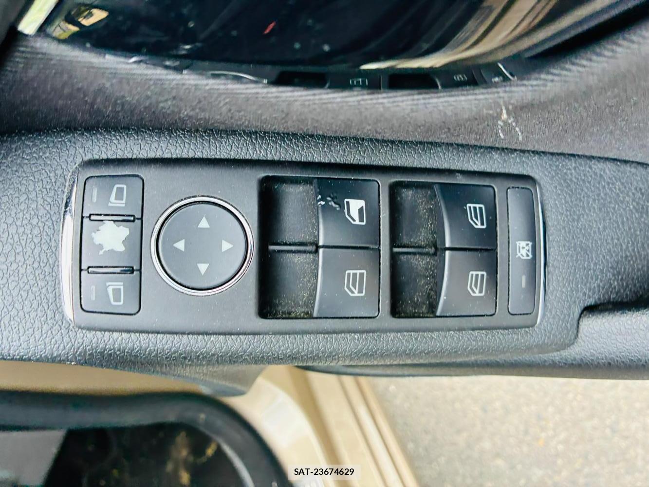 Mercedes Benz C-CLASS 2010-02 8351359-21